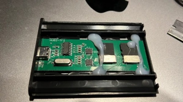 https://upload.movim.eu/files/62f168f3fbecac605d21a105beda461820293db1/zK8eirDWp5Wl/scam-hard-drive.jpg